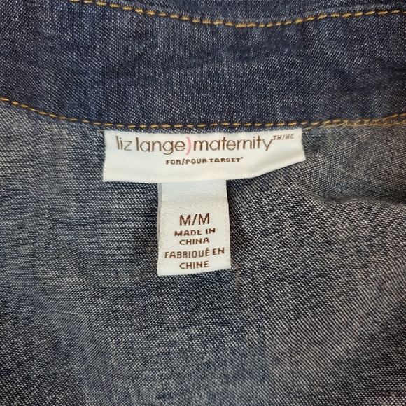 Liz Lange Medium Wash Lightweight Blue Denim Maternity Button Down Shirt Top M - Picture 7 of 8